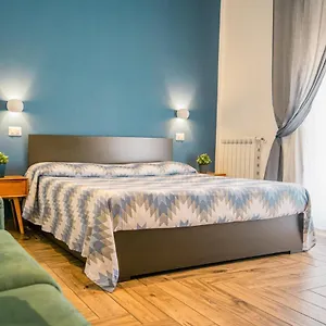 Hub Ferroviario - 12 Posti Letto Per Il Tuo Gruppo A Con Wifi E Netflix Naples